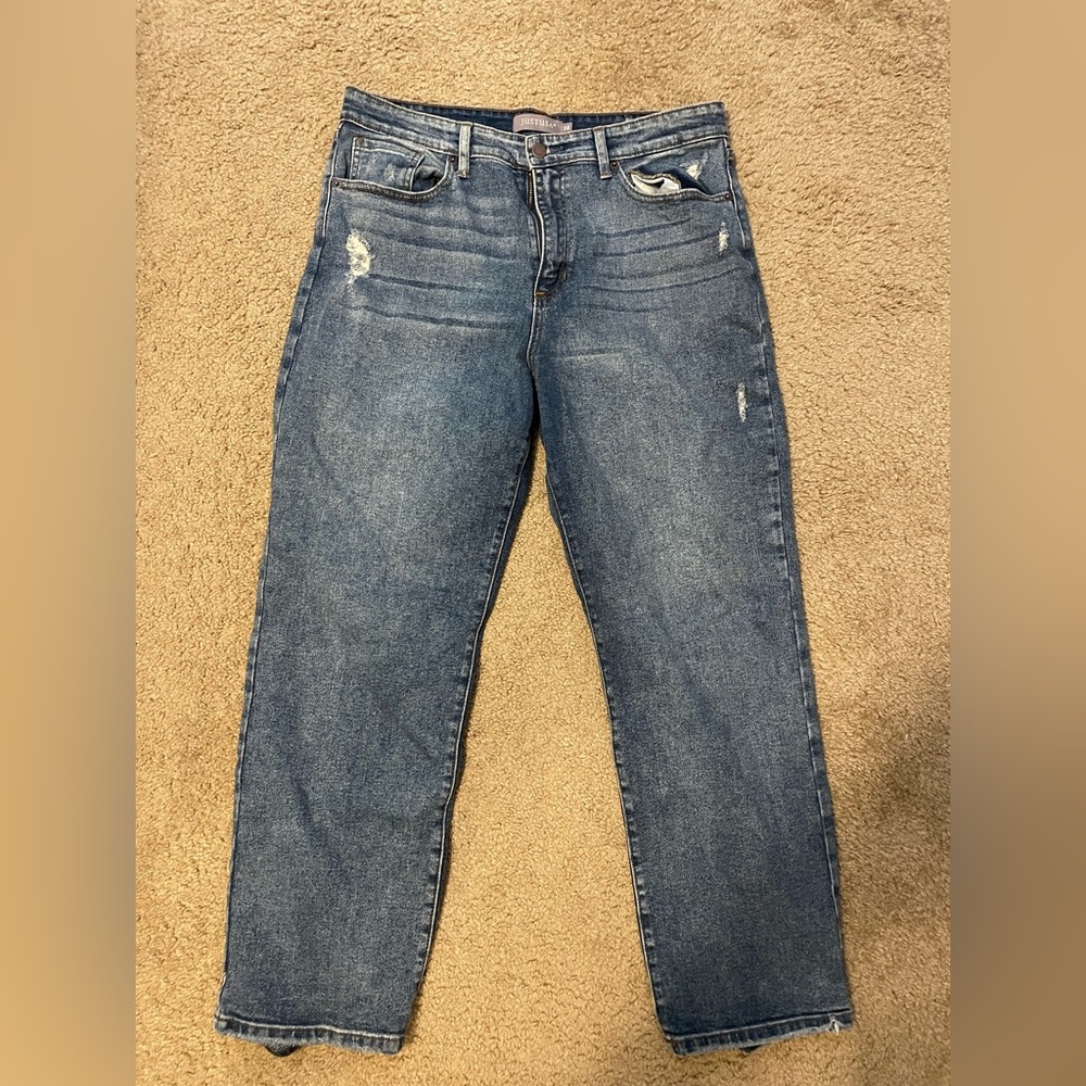 Distressed loose jeans